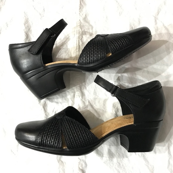 NEW Clarks Leather Emily Rae Black Pump Women's Size 8.5 Wide Ankle Strap - Picture 5 of 16